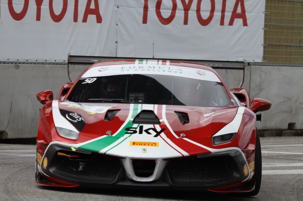 En anden meget populær racer i ”Race for riget” var selvfølgelig den her Ferrari. Italiensk design har bare ALTID været i en klasse for sig – og er det stadig.
(Foto: Motorsporten.dk)
